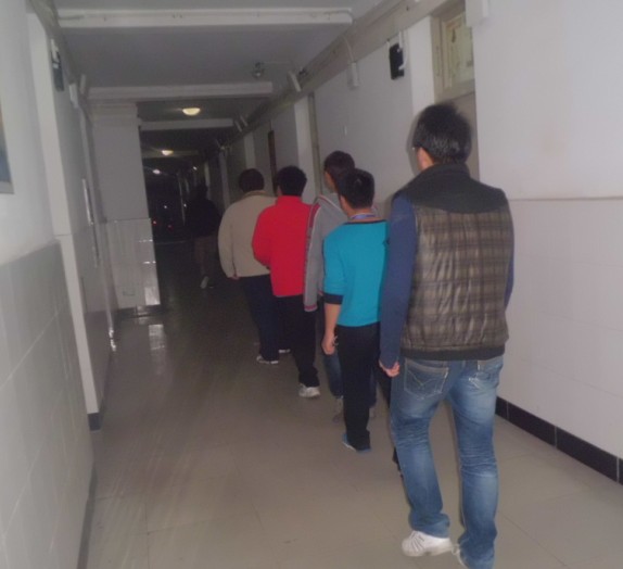7#“护楼队”在行动 