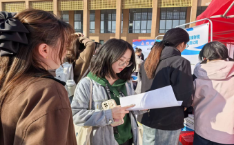 我校成功举办庐阳区“合肥千企万岗请您来”专场招聘会