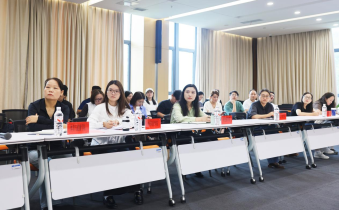 我校召开9月份学生工作例会
